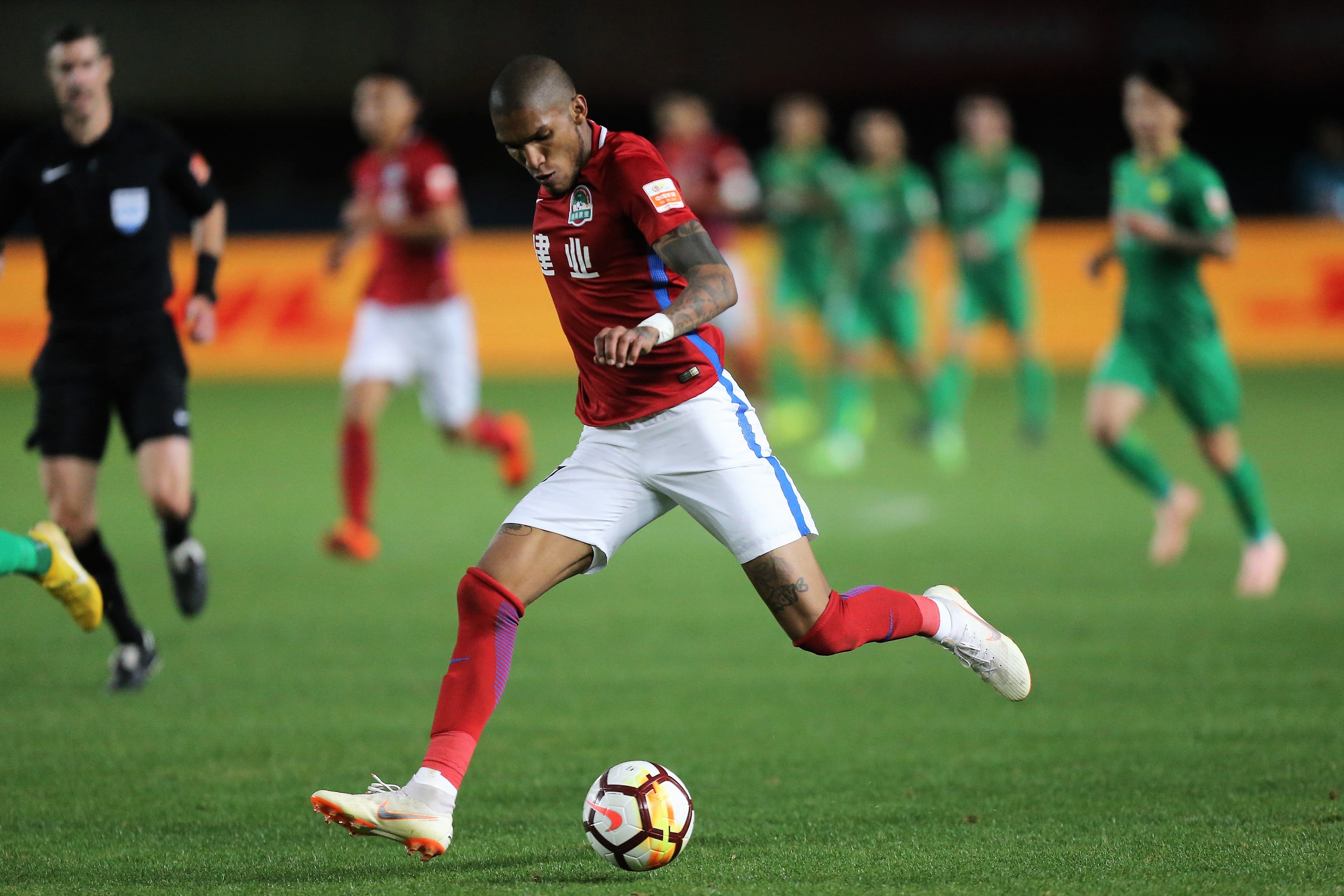 关于广州富力再遭惨败,陷入保级泥潭的信息 关于广州富力再遭惨败,陷入保级泥潭的信息