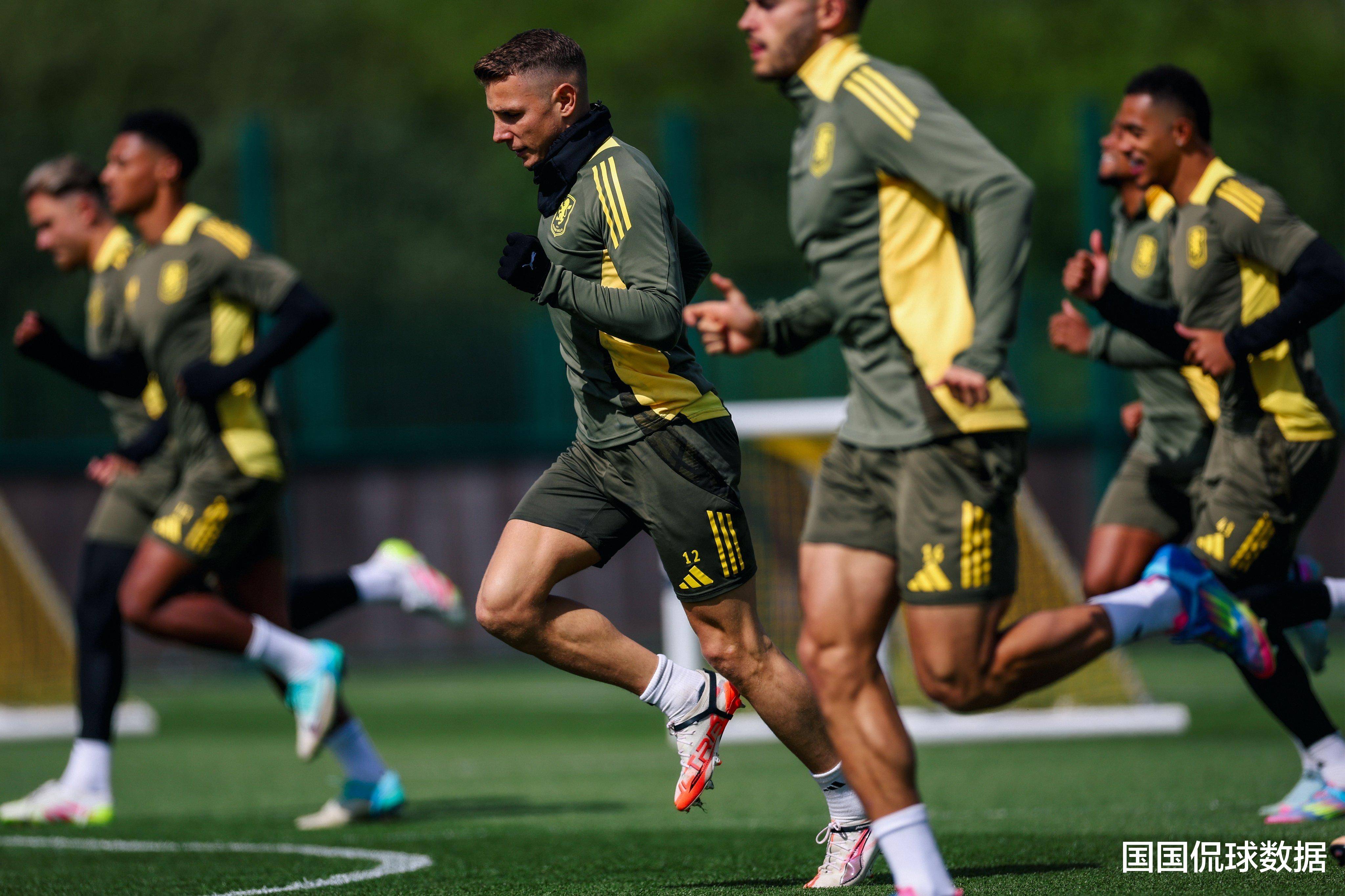 关于阿斯顿维拉突围成功!英超比赛最新状况!的信息 关于阿斯顿维拉突围成功!英超比赛最新状况!的信息