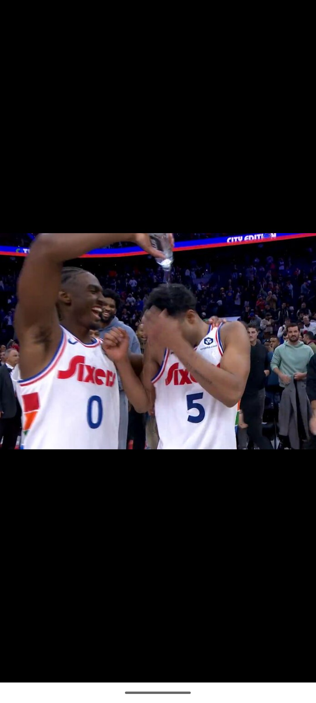 od体育官方-体育比赛激烈对抗，掀起观赛热潮