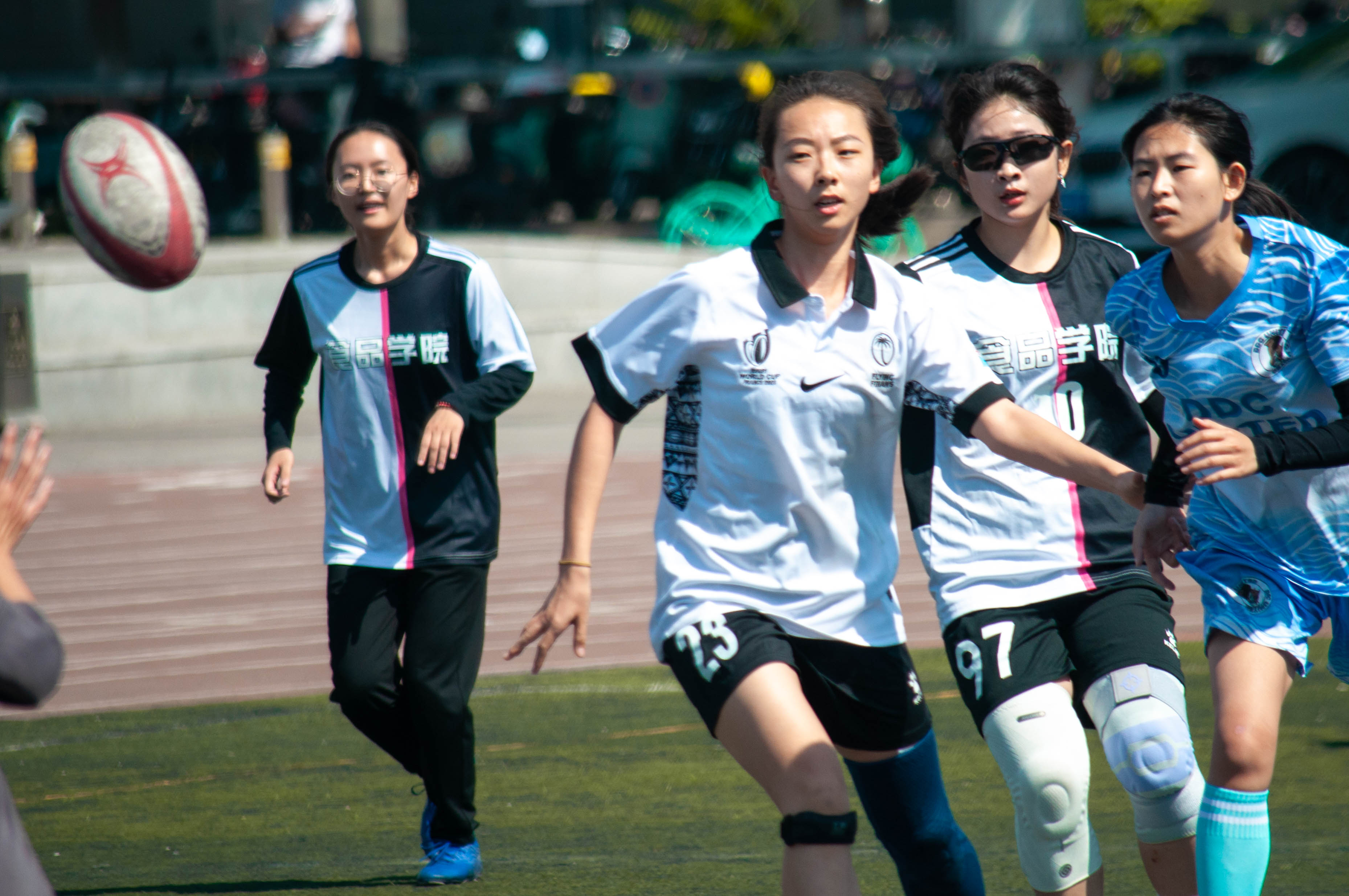 体育比赛激烈对抗,掀起观赛热潮 体育比赛激烈对抗,掀起观赛热潮