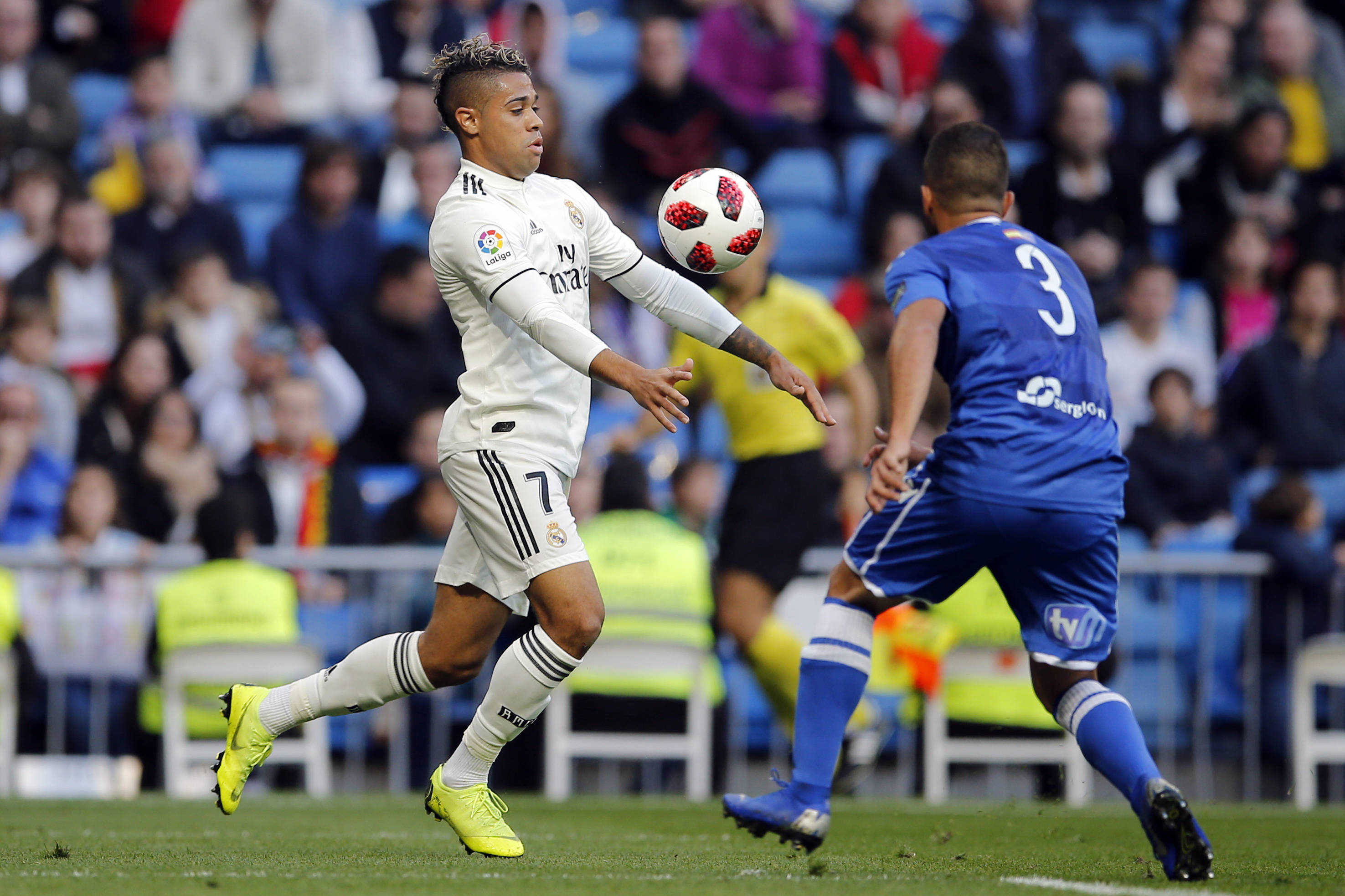 精湛过招！球员技术升级吸引目光的简单介绍