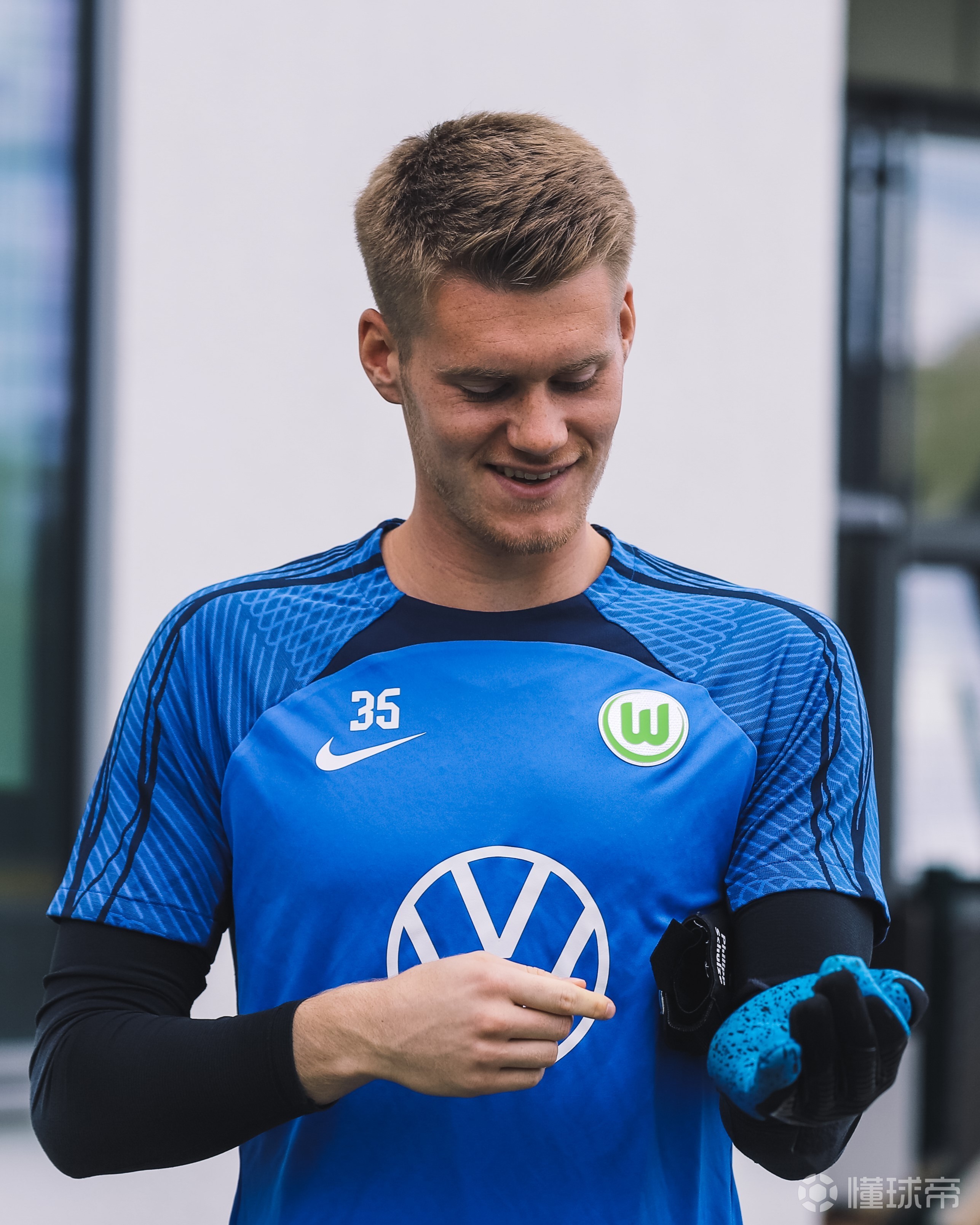 沃尔夫斯堡球员因风波受罚,缺席下一场比赛 沃尔夫斯堡球员因风波受罚,缺席下一场比赛