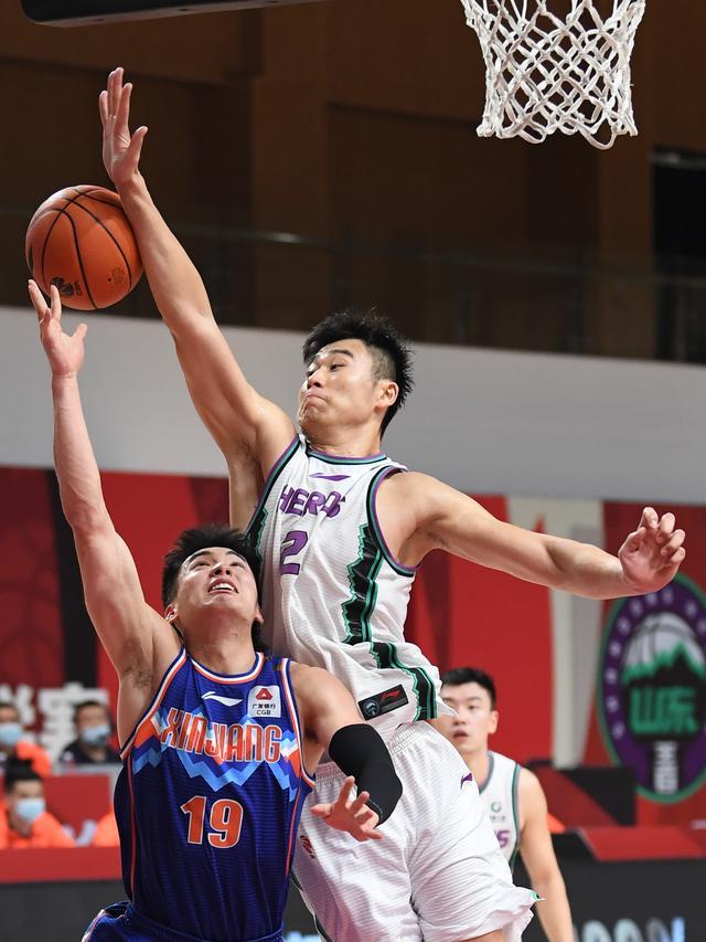 od体育亚洲官网-甘肃男篮集体发威，奋力争胜，赢得观众喝彩