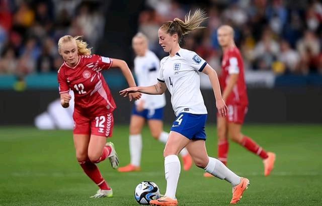 阿姆斯特丹女足击败对手,全力以赴 阿姆斯特丹女足击败对手,全力以赴