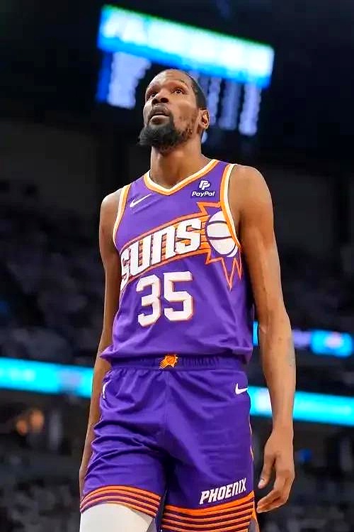 杜兰特重伤无缘季后赛,球队形势堪忧 杜兰特重伤无缘季后赛,球队形势堪忧