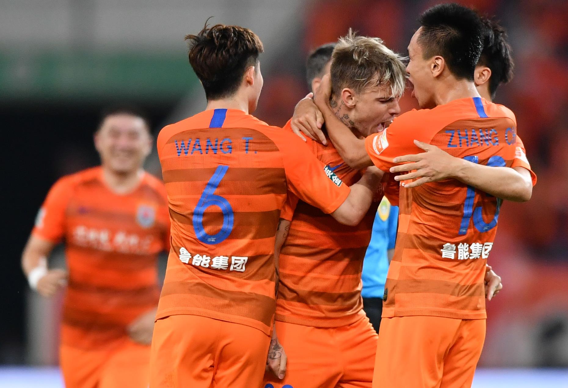 河南建业客场逼平山东鲁能泰山队