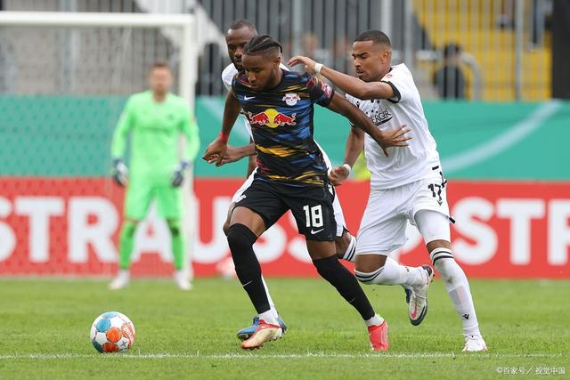 阿雅克肖球队在法国联赛中表现出色,势不可挡 阿雅克肖球队在法国联赛中表现出色,势不可挡