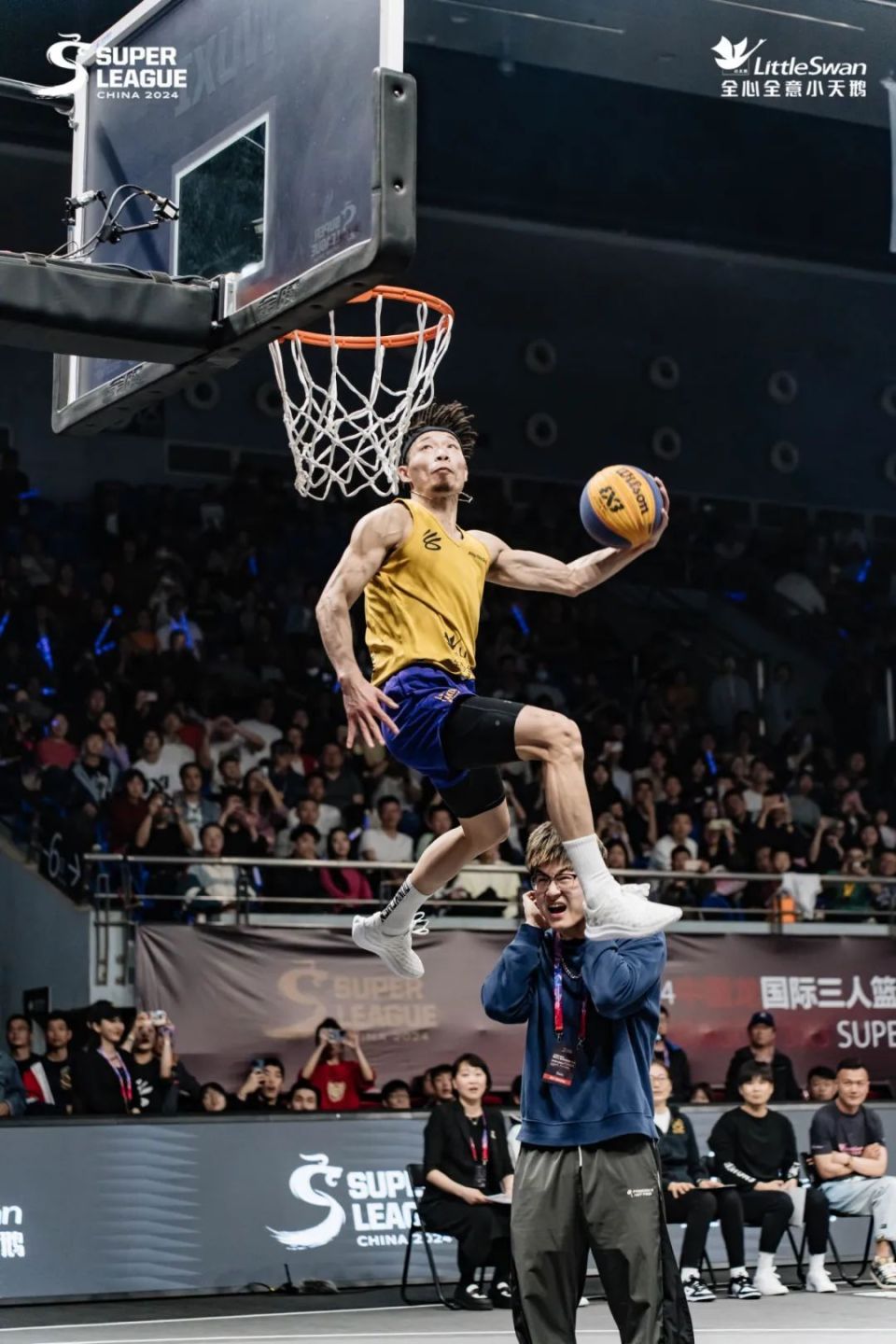 中国篮球联赛球员状态亮眼，球队对阵精彩纷呈