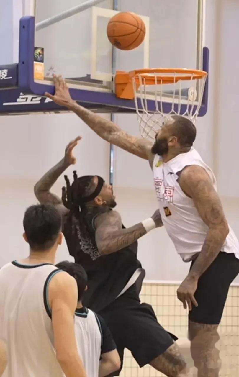 球队实战状态高涨：备战战术磨练不断的简单介绍