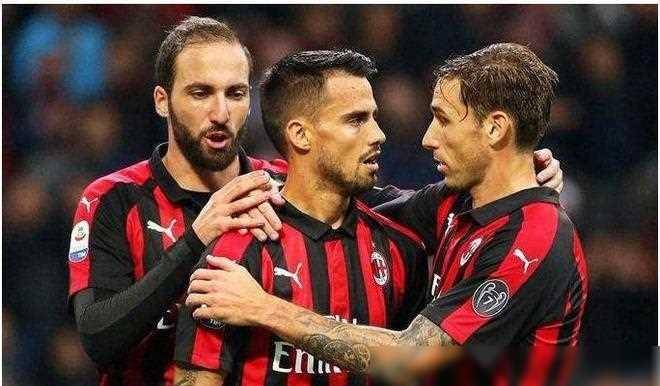 AC米兰队主场大胜,球员们团结合作助力取胜的简单介绍 AC米兰队主场大胜,球员们团结合作助力取胜的简单介绍