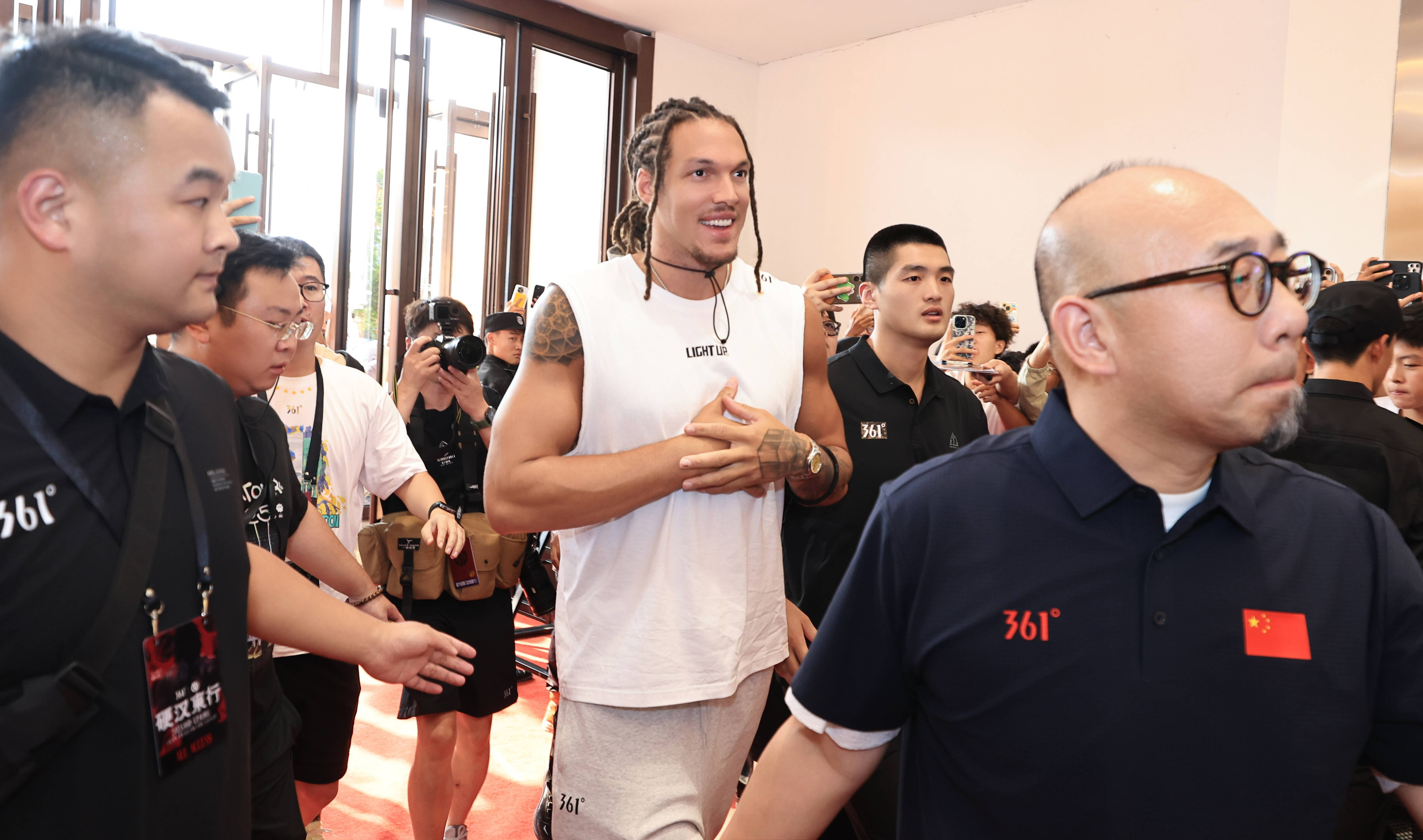 篮球巨星在社交媒体上与粉丝互动 篮球巨星在社交媒体上与粉丝互动