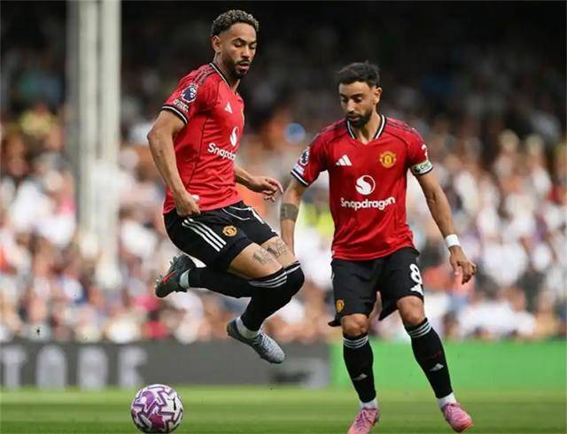 曼联再次遭遇失利,球队状态低迷 曼联再次遭遇失利,球队状态低迷