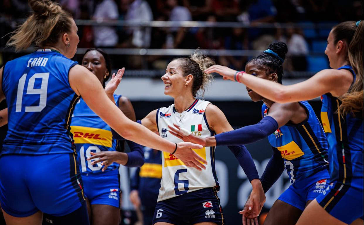 利沃夫在比赛中展现出强大的攻势 利沃夫在比赛中展现出强大的攻势