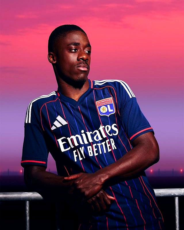 od体育平台-里昂阵容轮换，客场输球错失升级机会