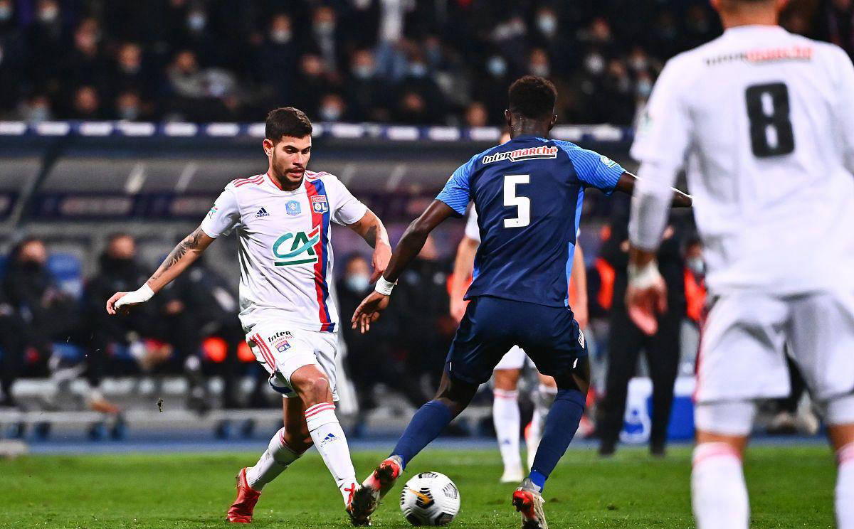 里昂阵容轮换,客场输球错失升级机会 里昂阵容轮换,客场输球错失升级机会