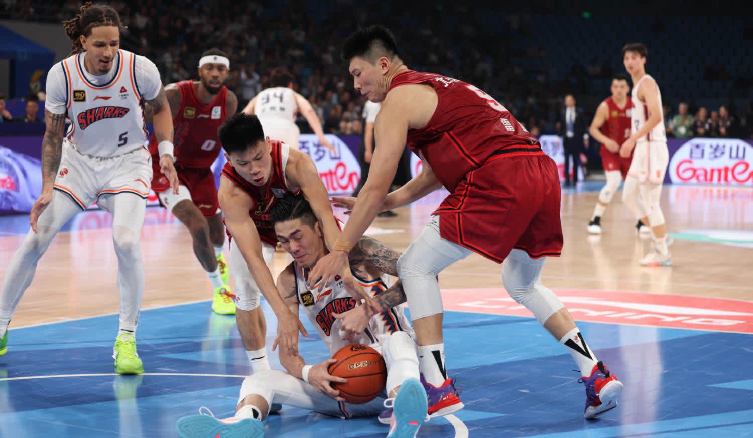 od体育官网登录网址-精彩对攻战引发球迷热议，胜负难定的简单介绍